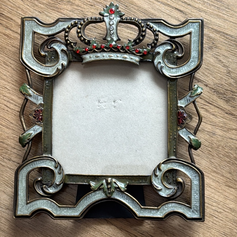 Elegant Metal Crown Design Photo Frame